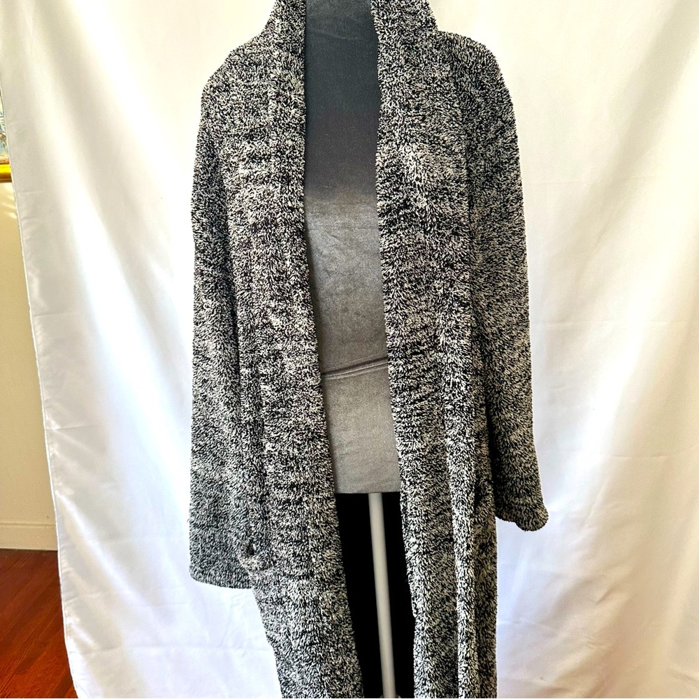 Beautiful New genuine barefoot dreams Robe.